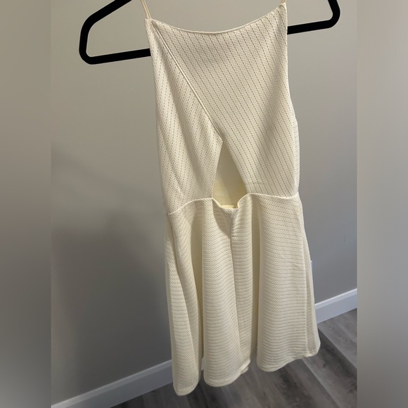 SUGAR LIPS - Beautiful white skater style dress with key hole back! - Picture 2 of 3